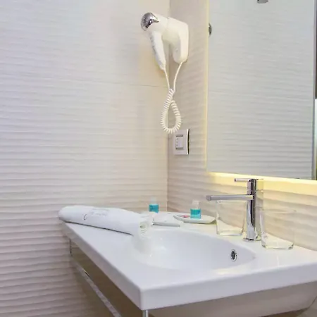 吉内瓦客房酒店 4*